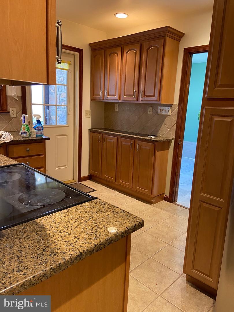  2737 Sunnybrook Ln, Ardmore, PA 19003 photo 9