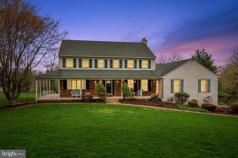 110 Governor Markham Dr, Glen Mills, PA 19342