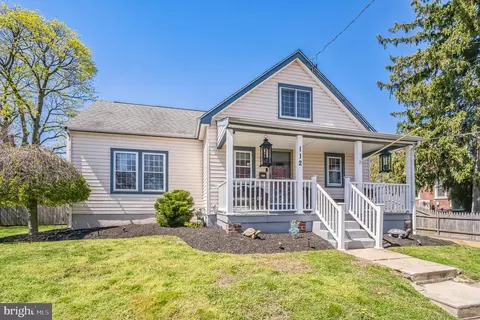 112 Bartram Ave, Essington, PA 19029