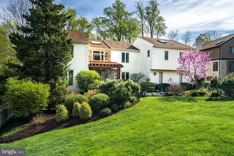 204 Lone Oak Dr, Bryn Mawr, PA 19010