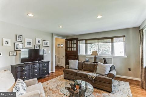 589 S Devon Ave, Wayne, PA 19087 photo 2