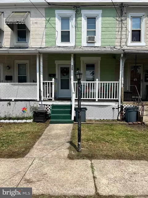 340 Massasoit St, Essington, PA 19029