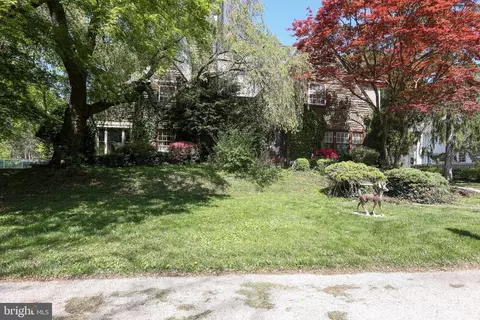 10 W Ardmore Ave, Ardmore, PA 19003