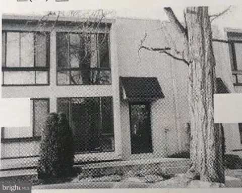 100 E Glenolden Ave #T-6, Glenolden, PA 19036