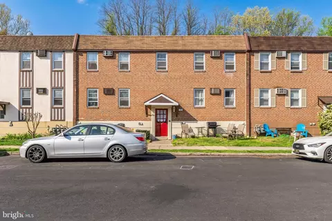 18 Brighton Village Dr, Broomall, PA 19008