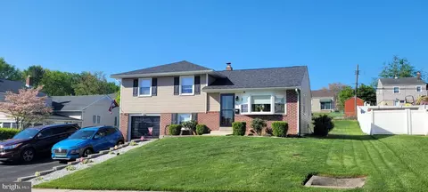 222 Carlton Dr, Broomall, PA 19008