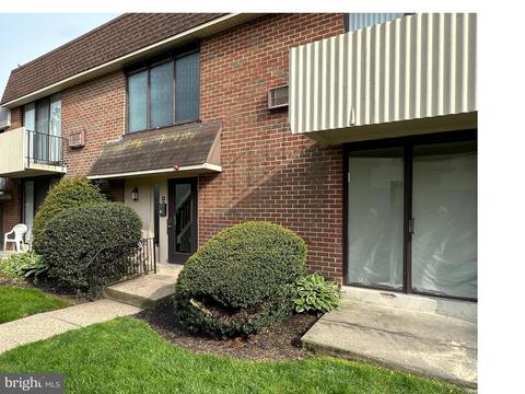 100 E Glenolden Ave #O14, Glenolden, PA 19036