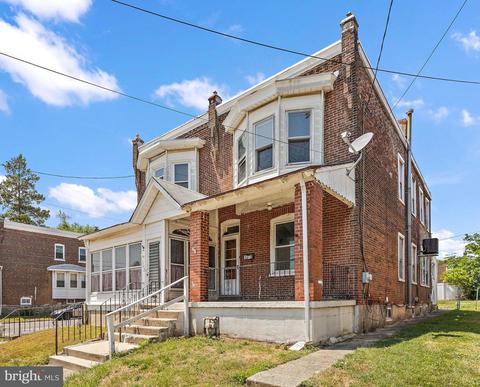 1302 E 9th St, Crum Lynne, PA 19022