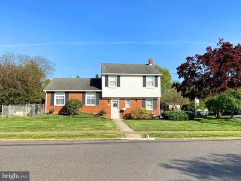 610 Lincoln Dr, Brookhaven, PA 19015