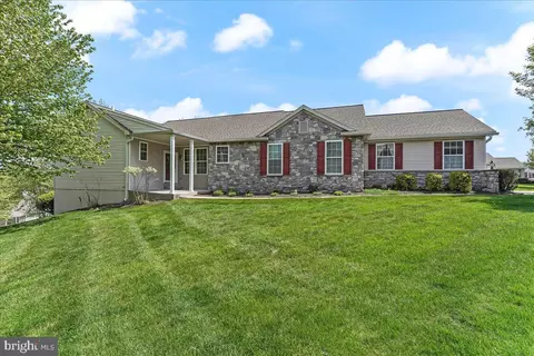 808 S Phipps Woods Ct, Glen Mills, PA 19342