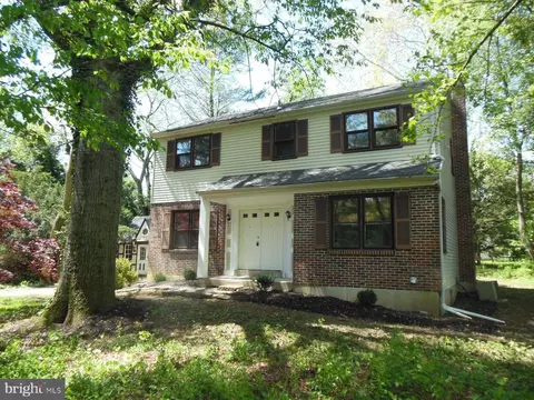 602 Crum Creek Rd, Broomall, PA 19008