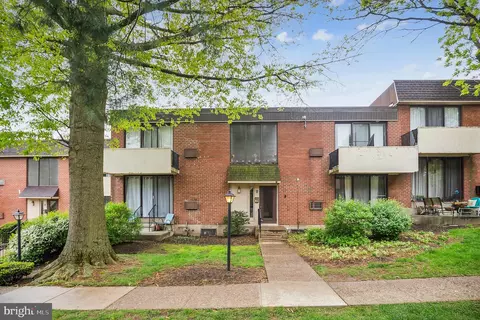 100 E Glenolden Ave #B15, Glenolden, PA 19036