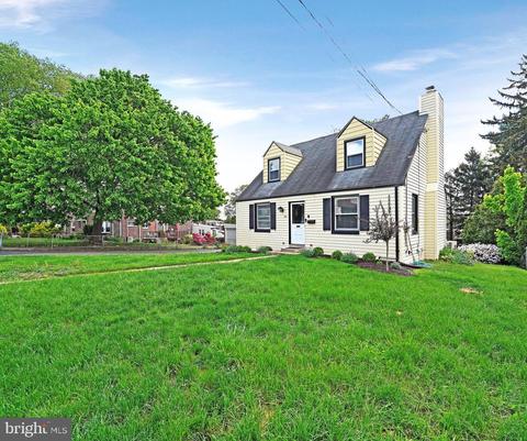 331 Upland Way, Drexel Hill, PA 19026