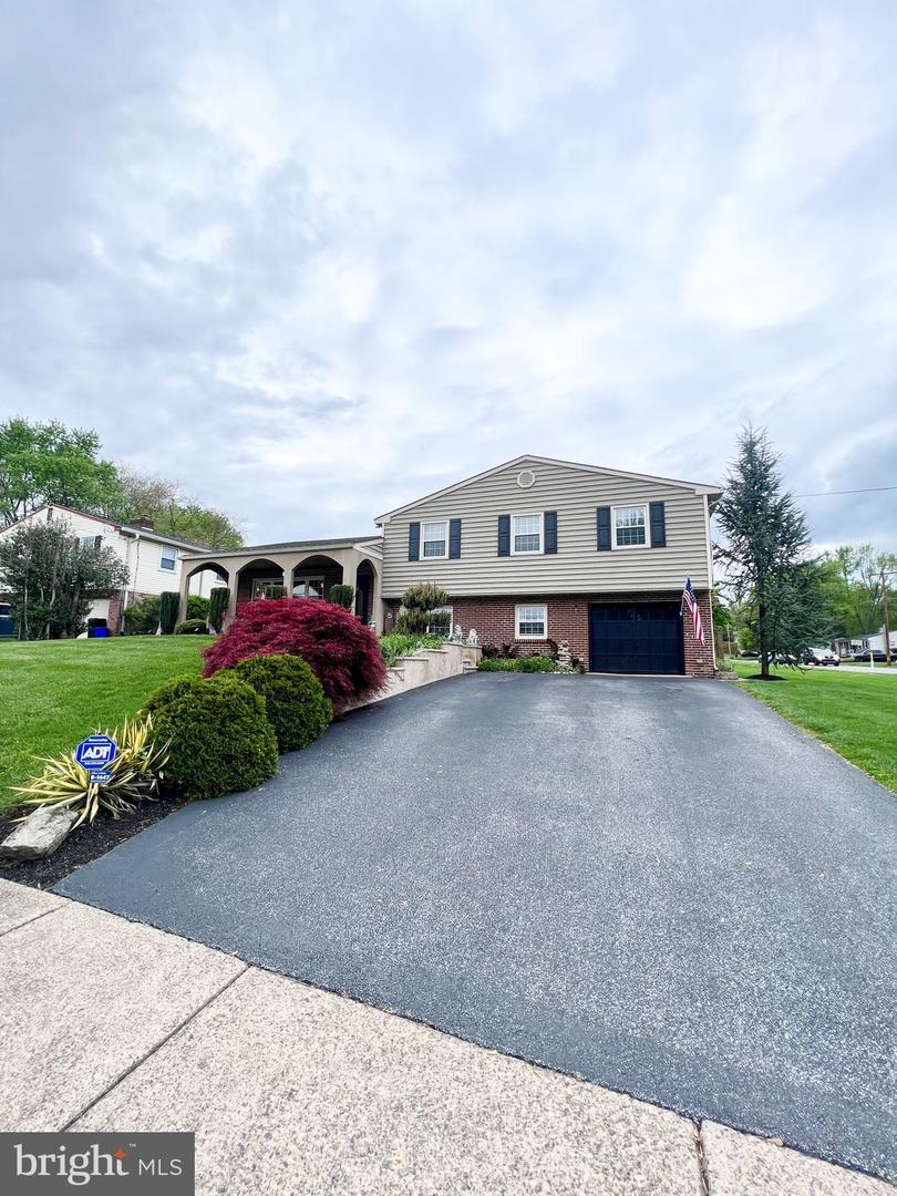  2390 Hillside Ln, Aston, PA 19014 photo 1