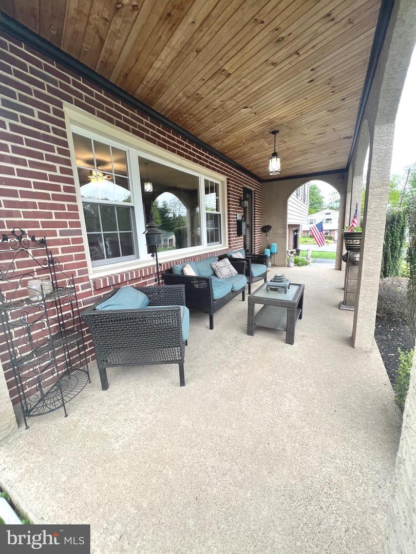  2390 Hillside Ln, Aston, PA 19014 photo 4