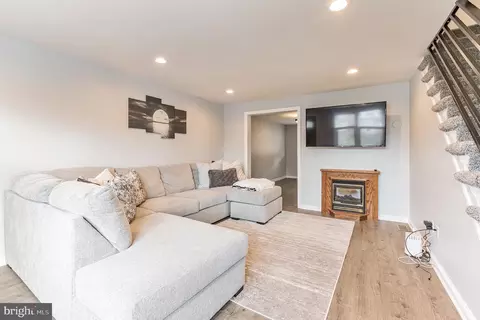 2220 Bond Ave, Drexel Hill, PA 19026