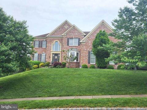 6 Pin Oak Dr, Chadds Ford, PA 19317