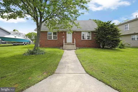 216 Bartram Ave, Essington, PA 19029