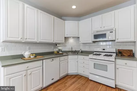 53 Dresner Cir, Boothwyn, PA 19061 photo 8