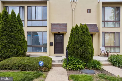 100 E Glenolden Ave #T10, Glenolden, PA 19036
