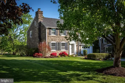 124 Golfview Rd, Ardmore, PA 19003