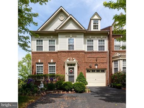 3169 Woods Edge Dr, Garnet Valley, PA 19060