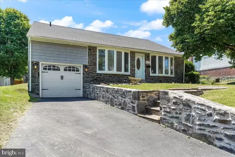 2204 Rutgers Dr, Broomall, PA 19008