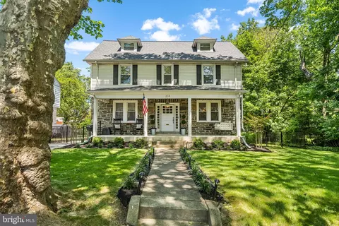 614 E Manoa Rd, Havertown, PA 19083