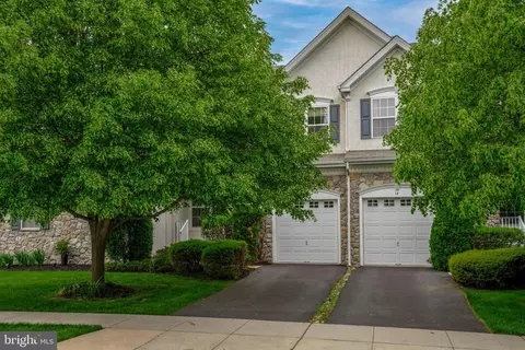 16 Portsmouth Cir, Glen Mills, PA 19342