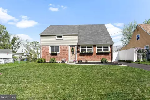 2301 Armstrong Ave, Holmes, PA 19043