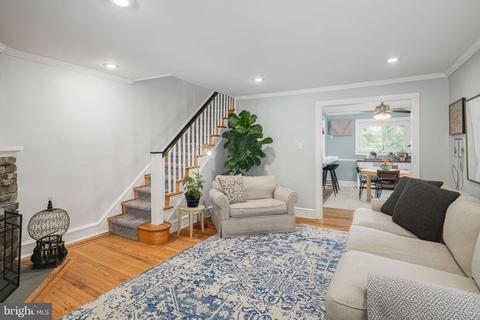 904 Woodland Dr, Havertown, PA 19083