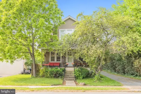 1610 Meetinghouse Rd, Marcus Hook, PA 19061