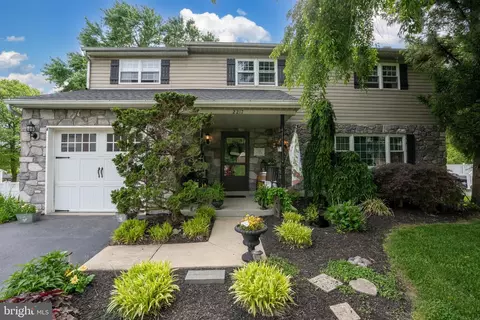 2217 Gettysburg Dr, Aston, PA 19014