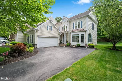 128 Camelot Ln, Newtown Square, PA 19073