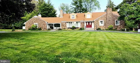 284 Ellis Rd, Havertown, PA 19083
