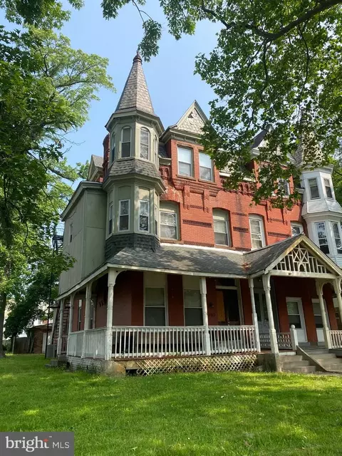 702 E 20th St, Chester, PA 19013