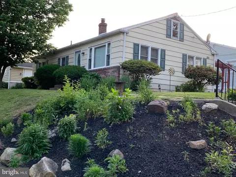201 Tasker Ave, Folsom, PA 19033