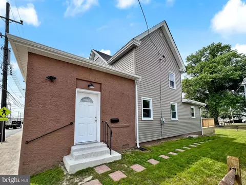 1342 Market St, Linwood, PA 19061