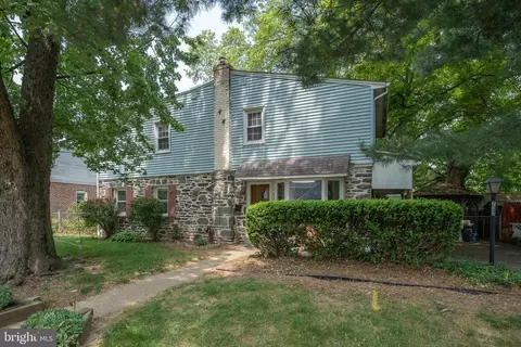 733 Cricket Ln, Aldan, PA 19018