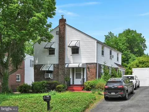 212 E Dutton Mill Rd, Brookhaven, PA 19015