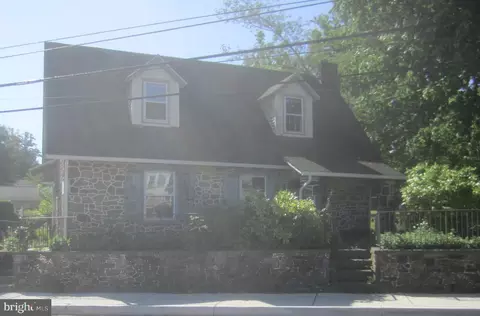 306 W Wayne Ave, Wayne, PA 19087 photo 2