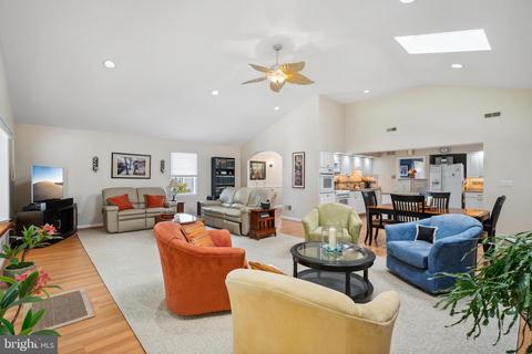 320 Rose Ln, Broomall, PA 19008