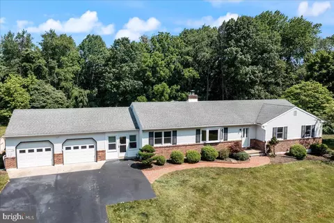 146 Sunset View Dr, Glen Mills, PA 19342