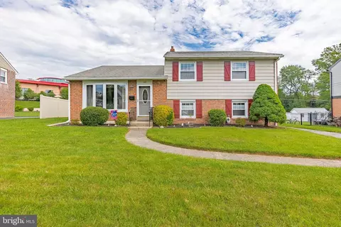 449 Rittenhouse Cir, Havertown, PA 19083