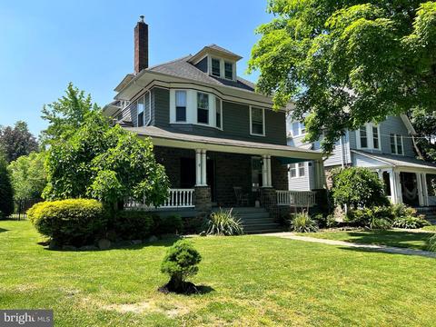 22 E Greenwood Ave, Lansdowne, PA 19050