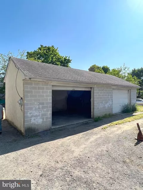 413 Walnut St, Darby, PA 19023