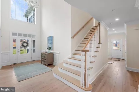 102 Apple Blossom Ln, Newtown Square, PA 19073