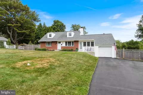 8 Leslie Ln, Wallingford, PA 19086