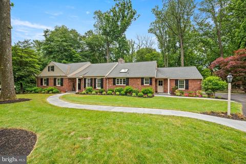 722 Woodcrest Rd, Wayne, PA 19087