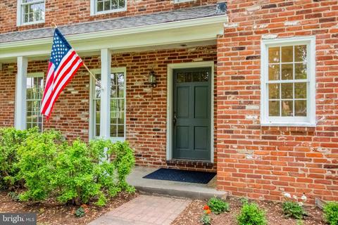 335 Crum Creek Ln, Newtown Square, PA 19073